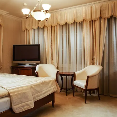 Ξενοδοχείο Lazensky Moskevsky Dvur 4*