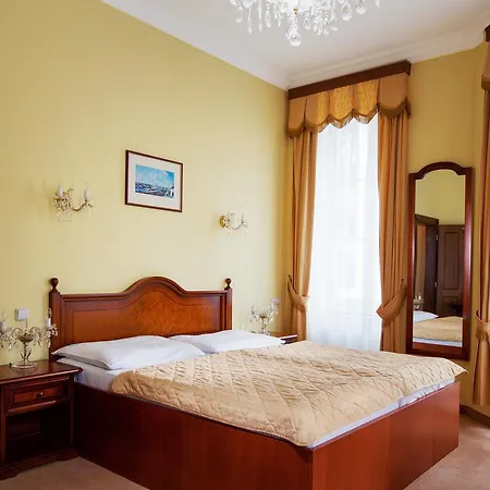 Ξενοδοχείο Lazensky Moskevsky Dvur 4*