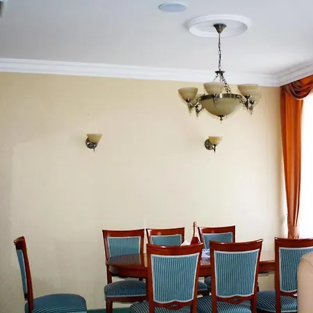 Ξενοδοχείο Lazensky Moskevsky Dvur 4*